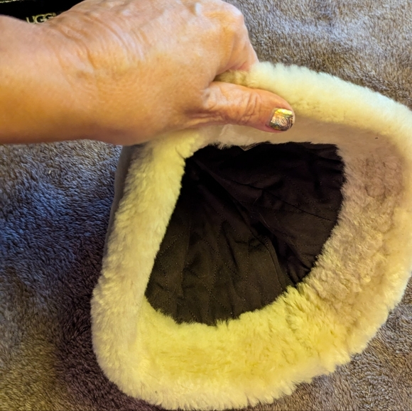 Ugg black shearling hat - Picture 3 of 3
